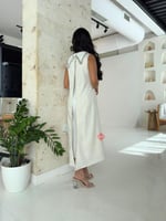 فستان ناعم بيج قطعتين ياقة كريستال