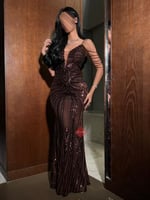 فستان سهرة بتطريز ترتر ومزين بالخرز الفخم على الاك...