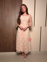 فستان راقي باكمام طويلة مزينة بالورود