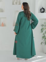 جلابية مزينة بتطريز فراشة