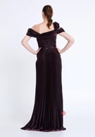 فستان سهرة طويل ون شولدر مزين بالورد