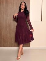 فستان ميدي ناعم من الدانتيل الراقي بتصميم أنثوي