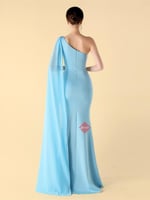 فستان سهرة كريب ستايل كم وشاح ون شولدر مزين بالتطر...