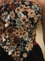 فستان سهرة تب طويل مخمل مزين بالترتر الملون