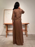 جلابية قطعتين مزينة بالورود والفصوص اللامعة