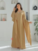 جلابية مزينة بالكريستال و اكمام وشاح