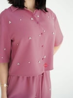 طقم بلوزة و بنطلون بخامة الكريب و مزين بالكريستال...