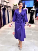 فستان ناعم ميدي باكمام مزينة بالكريستال