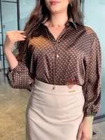 بلوزة أنيقة بياقة V بأكمام طويلة