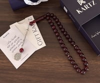 بوكس كارتز ورد صناعي أحمر مع مسبحة رجاليه