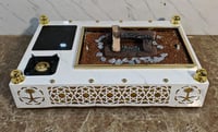 ابيض