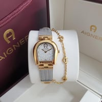 ساعه اقنر نسائي فضي مع ذهبي مينا ابيض كلاسيك