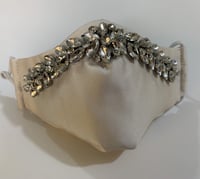 كمامة بكريستال بالوان متنوعة - evening mask