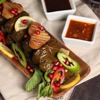 وجبة السعادة لـ 4 اشخاص.( ورق عنب + بيبسي )