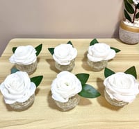 فازات زجاج كريستالي ورد ابيض