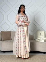 طقم جلابية نسائية مع كارديجان طويل مطرز وتل شفاف