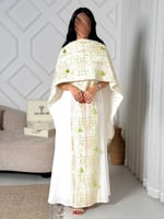 جلابية كاب بتطريز مربعات مع تفاصيل تيسل