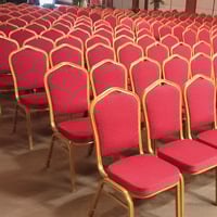 كرسي مناسبات احمر حديد