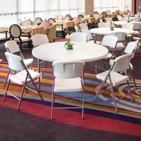 طاولة بلاستك دائرية