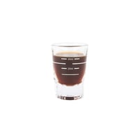 كاسة صغيرة مع معيار قهوة