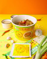 نودلز سريراتشا رامين بول تشكن