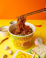 نودلز سريراتشا رامين بول تشكن