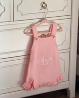 لباس اطفال محبوك مطرز بالإسم