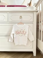 كنزة مطرزة جاهزة بعمر السنة