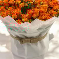 باقة روز مع بيبي روز أورنج