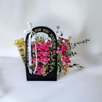 بوكس ورد بيبي روز المميز مع شوكولاتة بستاني