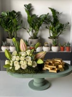 ستاند ورد مع نص كيلو شوكولاته سويسرية