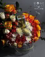 فازة ورد كبيرة مع 250غ شوكولاته بستاني