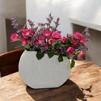 فازة سيراميك مع ورد طبيعي