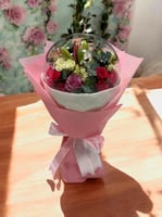 باقة ورد بداخل قبة أكريلك