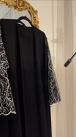 عباية أكمام تول مطرز مع طرحه مطرزه -قماش ملكي