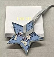 تعليقه سيارة من ديور