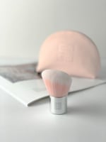 شنطة مكياج ميني + فرشة بلشر+ عطر 5 مل