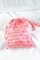 غطاء العين للنوم مايكل كورس مع بوكس