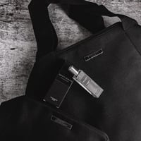 شنطه كبيره جفنشي + شنطه مكياج+ عطر