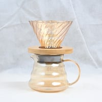 طقم قمع مع سيرفر زجاجي عسلي بلمسة خشبية V60 Drippe...