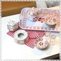 طقم مكون من 19 قطعه صحن تقديم ٦ صحون ٦ استكانات سك...