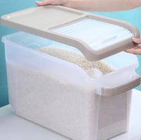 صندوق تخزين الارز بعجلات 15 كيلو مع كوب مكيال - ال...