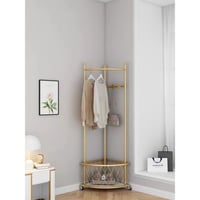 علاقة ومنظم ملابس بعجلات