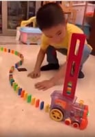 لعبة القطار تعمل بالبطاريات ا