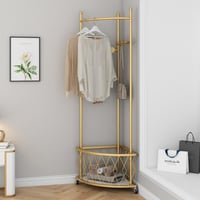 علاقة ومنظم ملابس بعجلات