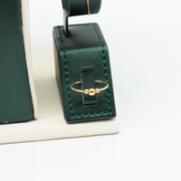 طقم ذهب صافي عيار 18 وزن 5.6 جرام - تصميم انيق