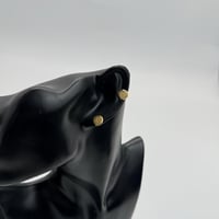 حلق ذهب الجنية عيار 21 وزن 1.36 جرام