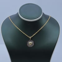 تعليقة مع سلسال ذهب عيار 18 فرزاتشي الدائري وزن 7...