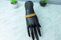 اسوارة بتصميم كرات الدوريكاء الذهبية ذهب عيار 21 و...