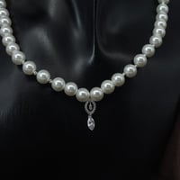 عقد مطعم بالؤلؤ الزراعي الماسي مزين بحبات الذهب ال...